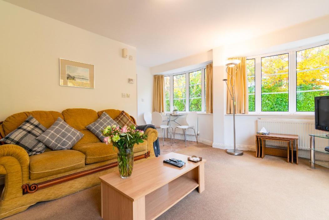 The Garden Apartment Bramhall 外观 照片